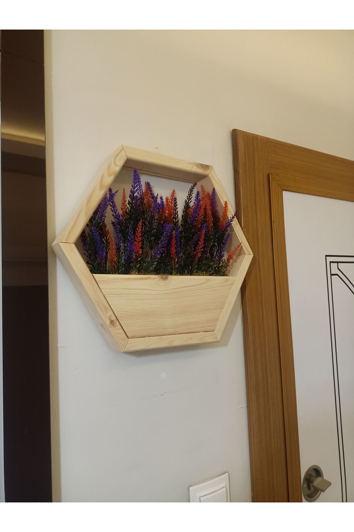 Lüks Dekoratif Ahşap Altıgen Duvar Saksısı Yapay Çiçek Dahil Taş Yosunlu Saksılık Duvar Dekorasyon