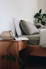 Vintage tek çekmeceli ahşap komodin